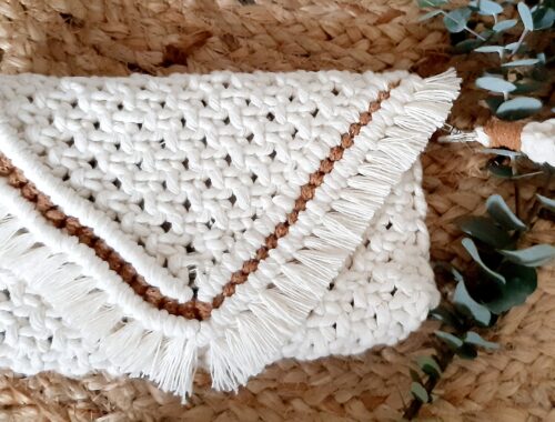 Pochette en macramé