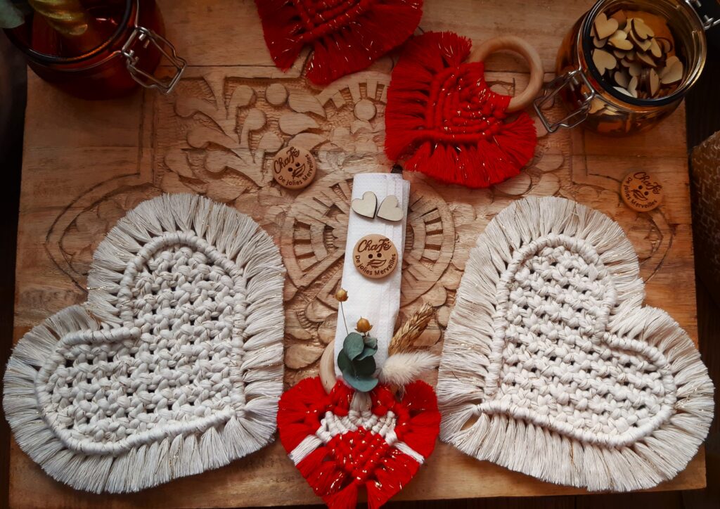 Lot de 2 dessous de verre cœur en macramé